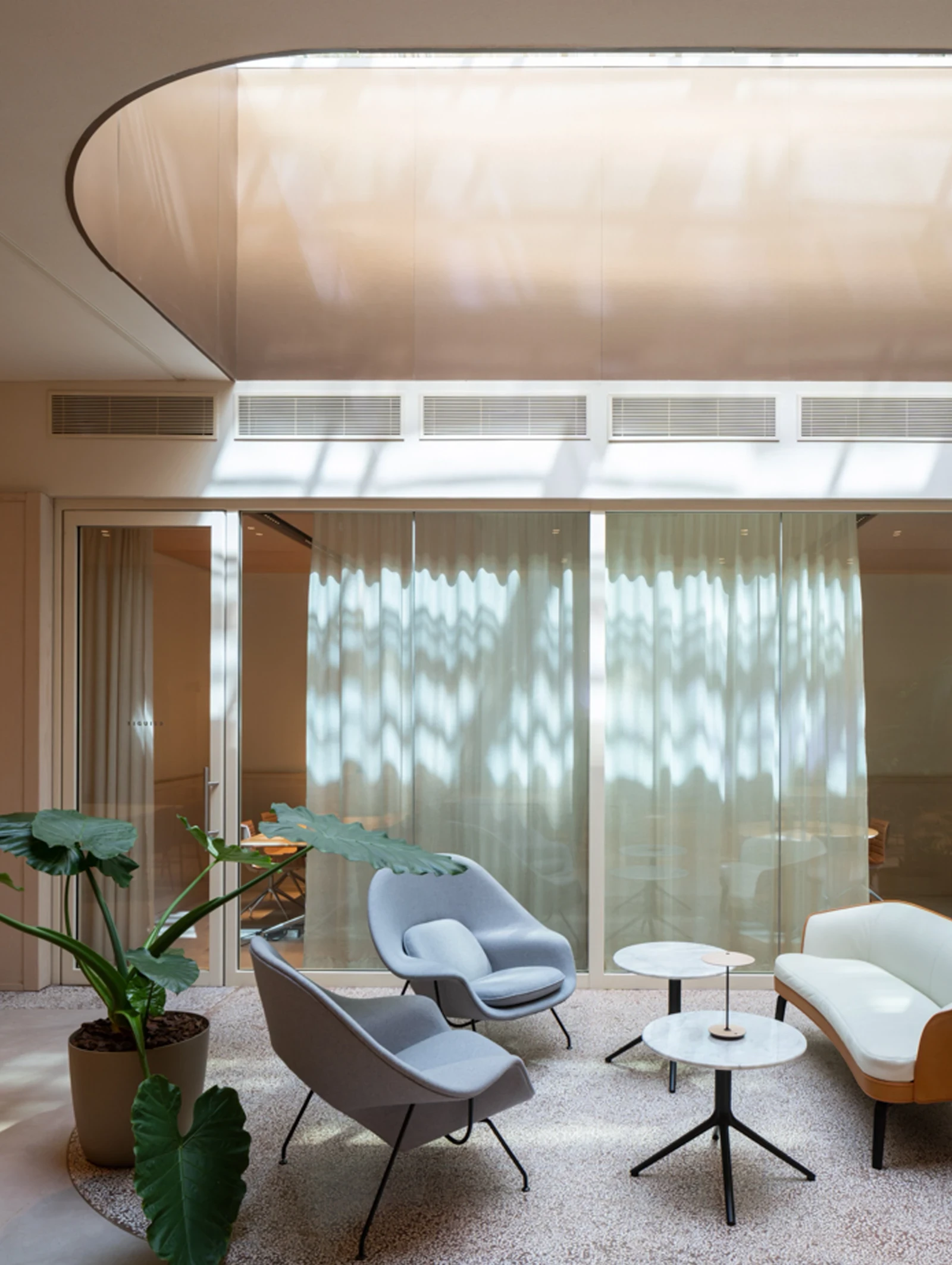 Salle de pause échange dans les bureaux d'Axa Matignon