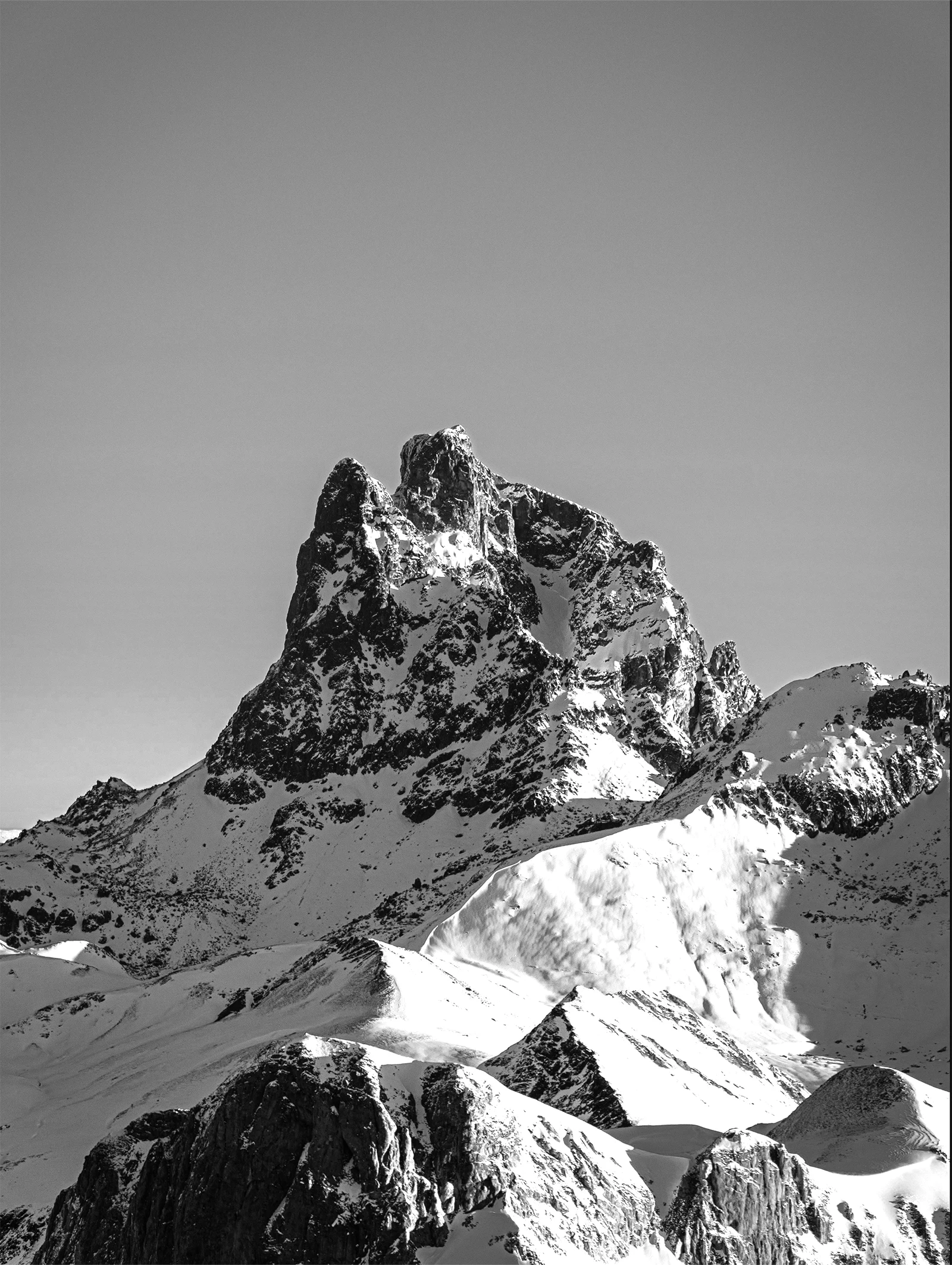 アート・デザイン・音楽 Guide to Chamonix and the Mont Blanc Les Aiguilles, The Chamonix Needles |