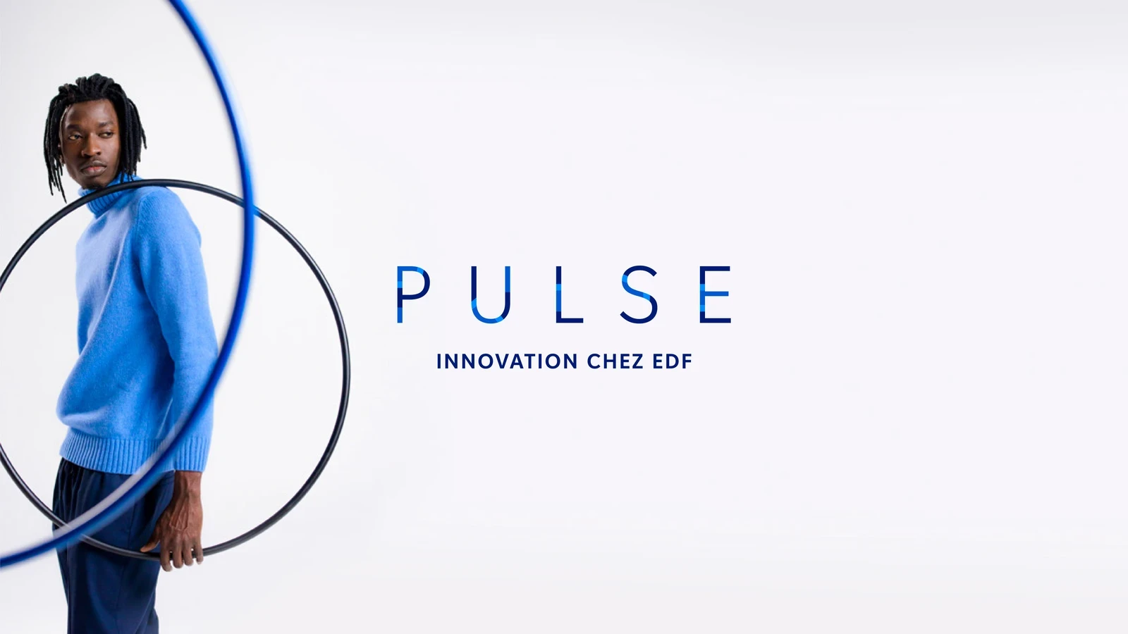 keyvisuel pulse innovation chez edf, cercle homme habillé en bleu