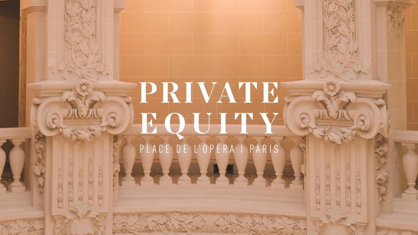 Titre Opéra Partners avec en arrière plan une architecture, moulure de l'opéra