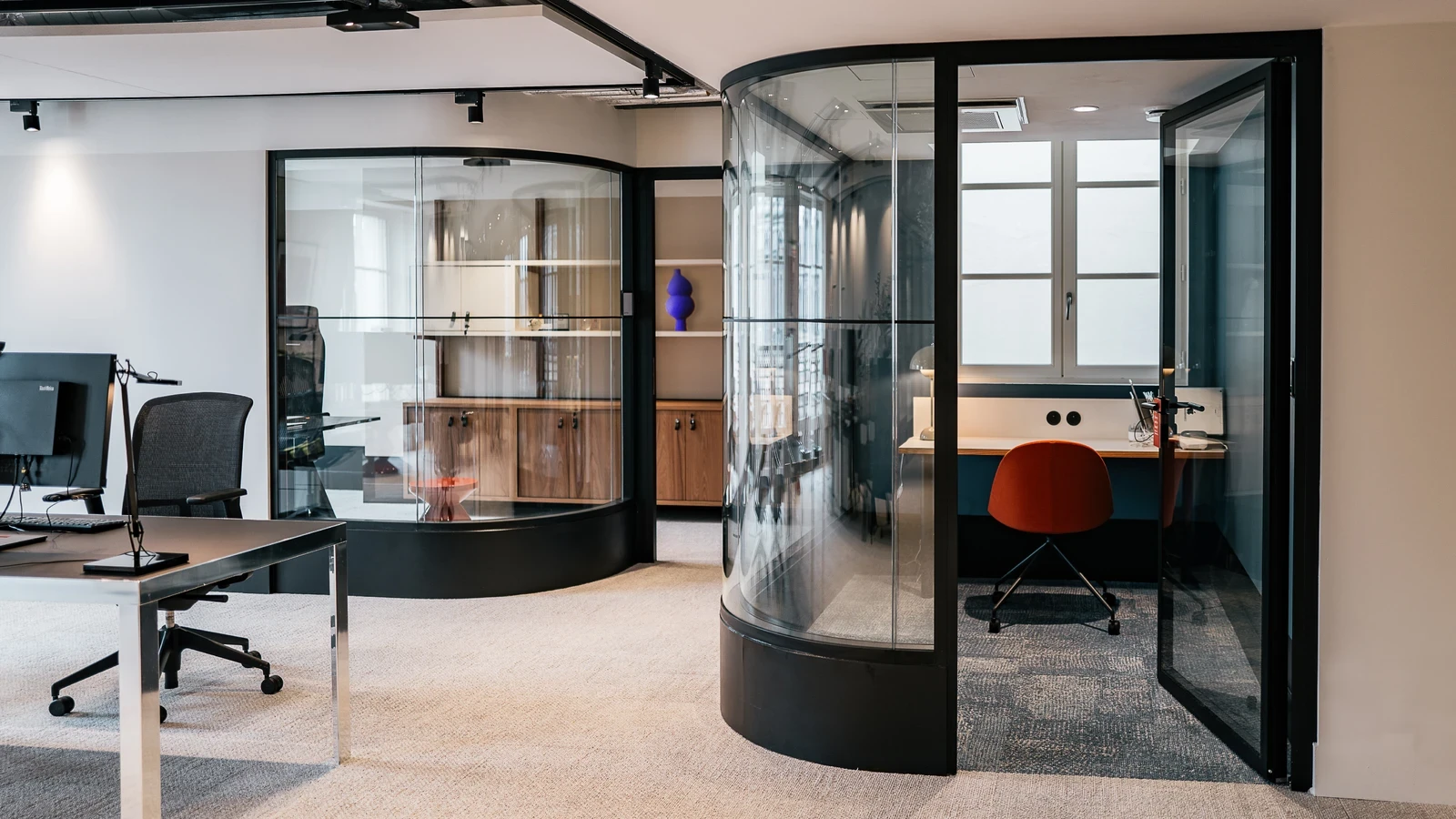 alcôves, salles indépendantes, bureaux, ordinateur