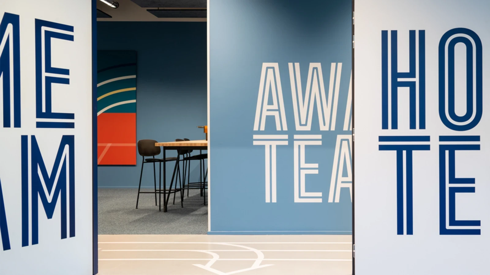 Jeu typographique sur les murs